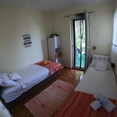 Apartments With A Parking Space Njivice, Krk - 5320 Apartment *